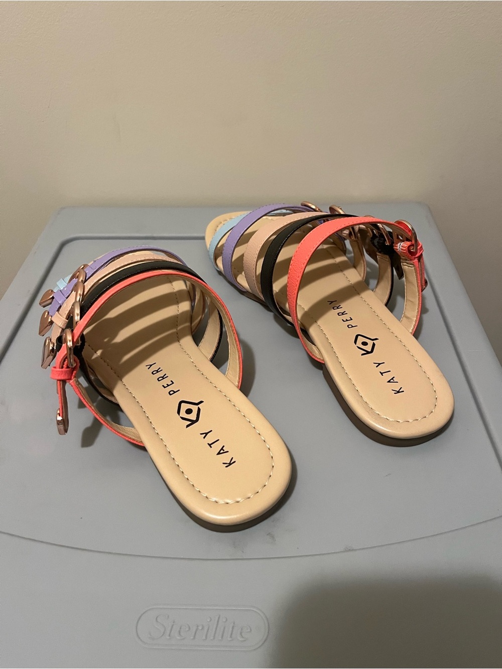 Katy Perry The Niki Women’s Multicolor Strappy Flat Buckle Sandals US 6.5